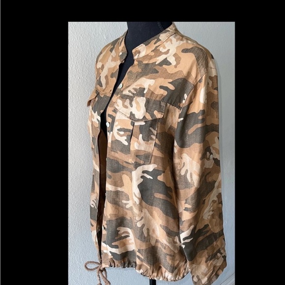 venti6 Camo over shirt size medium new condition… buttons down & drawstring - Picture 2 of 5